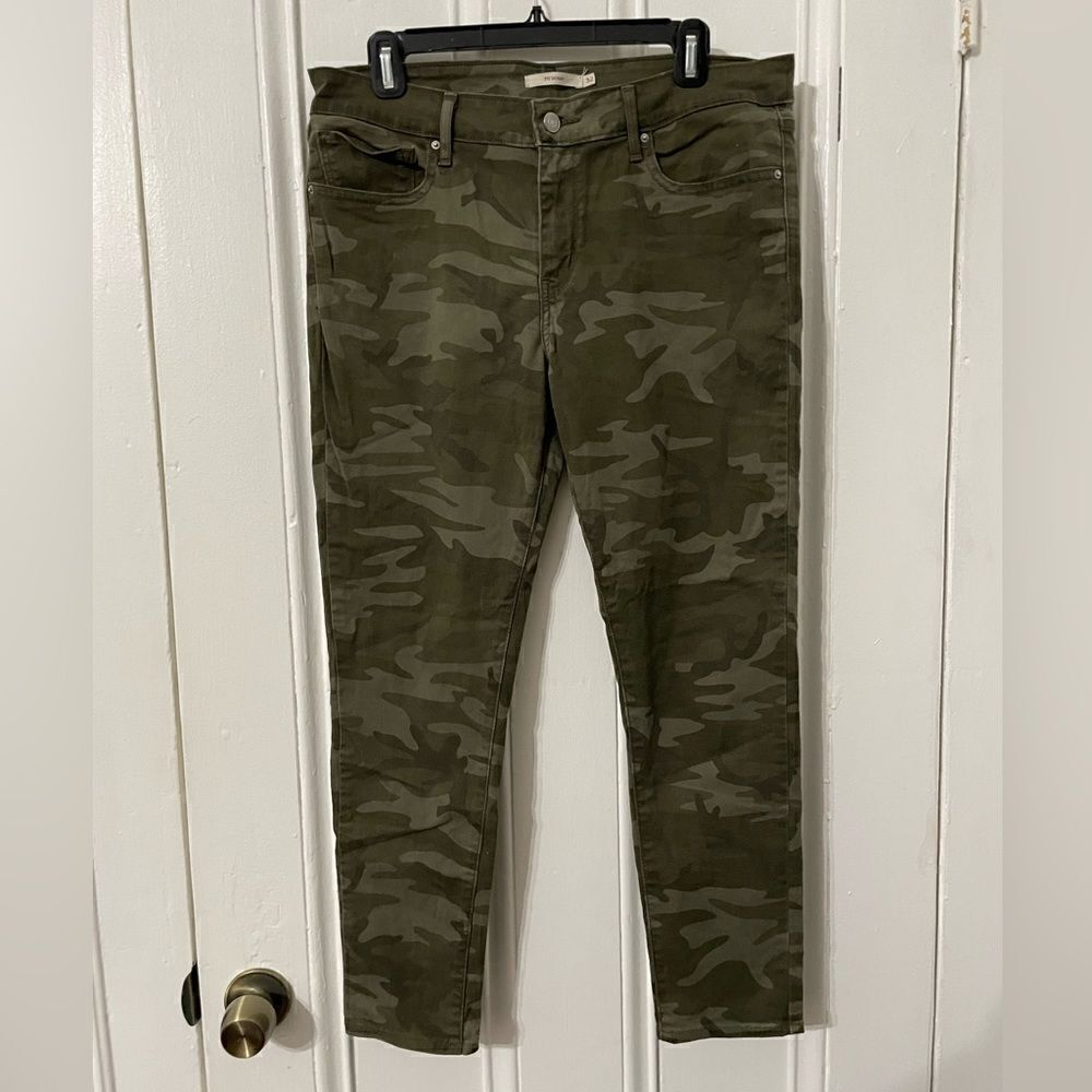 Levi’s 711 camo pants
